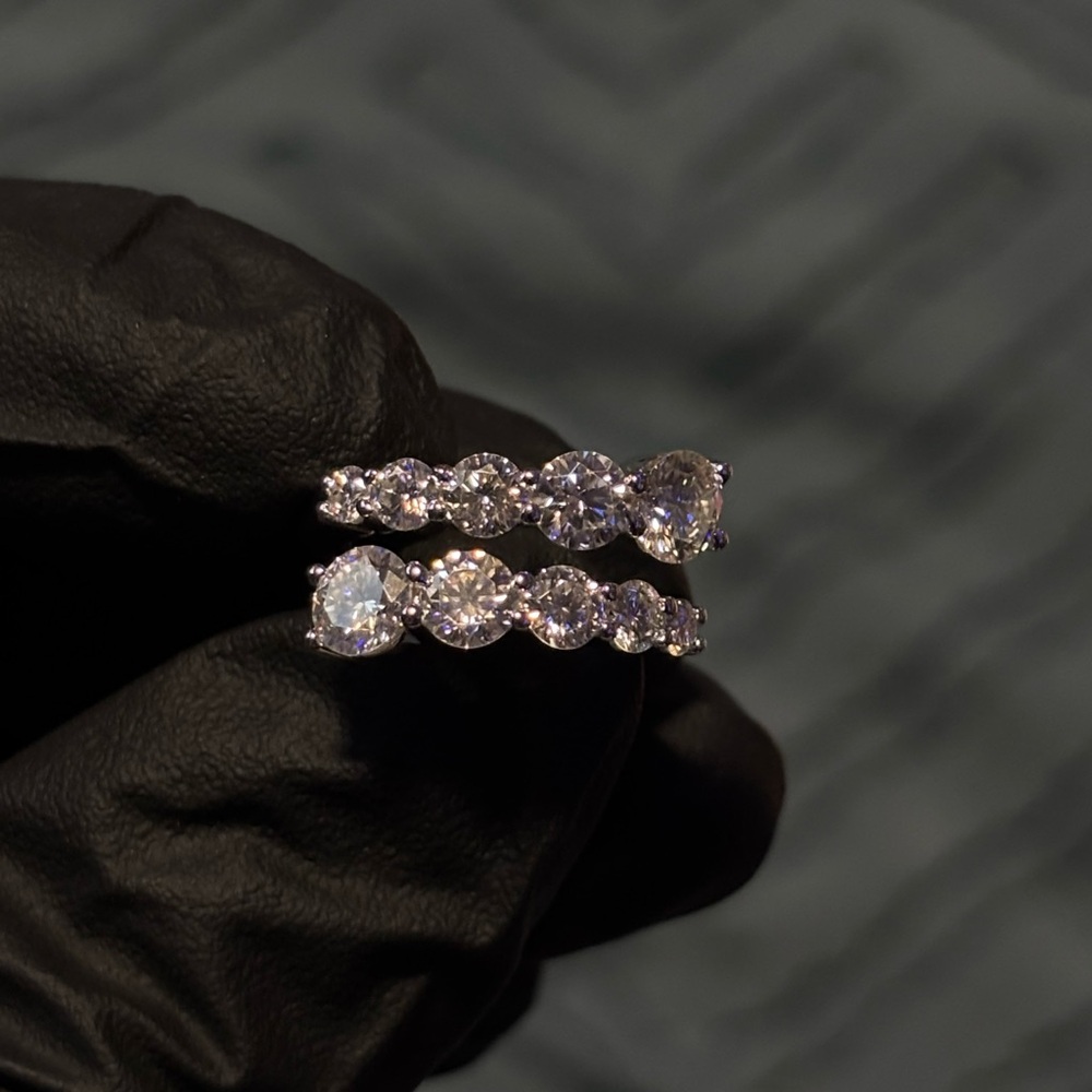 Elegant Silver and Moissanite ring